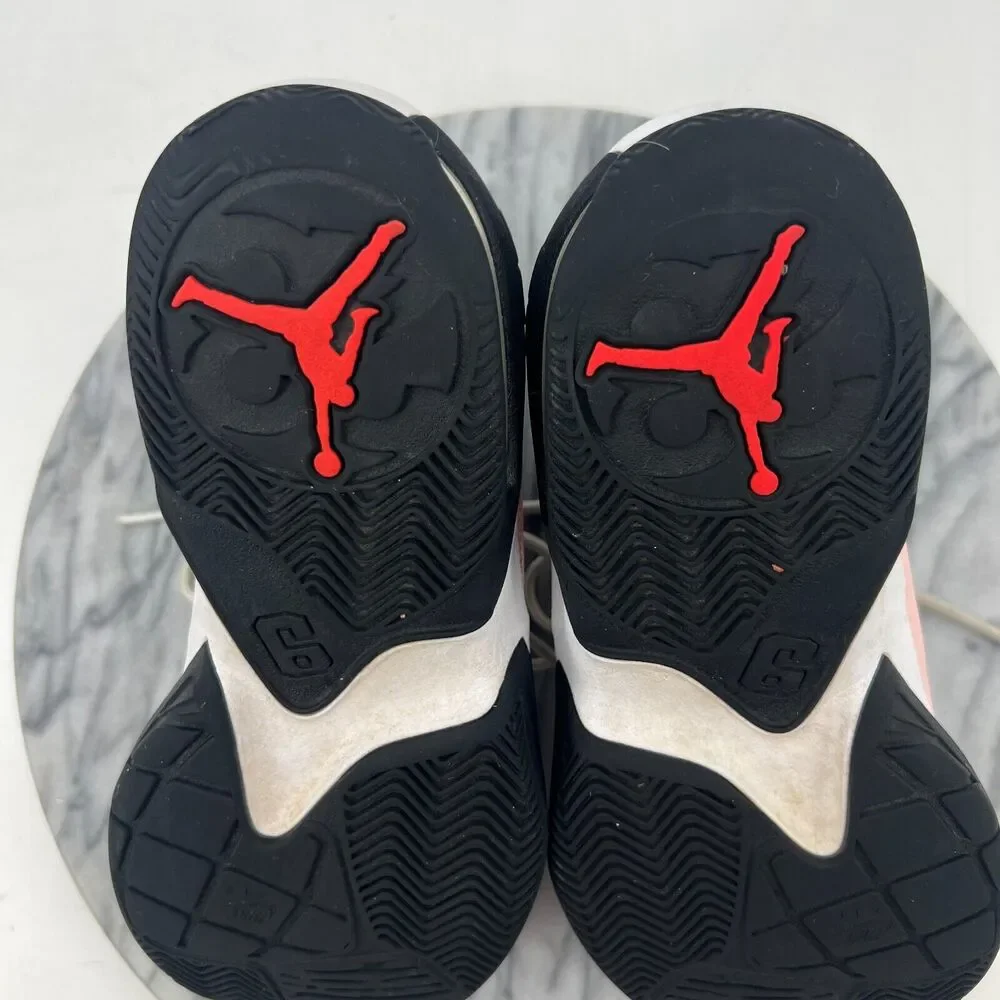 Nike Air Jordan Max Aura 3 Sneaker Big Kid Youth 5Y White Atmosphere Infrared 23